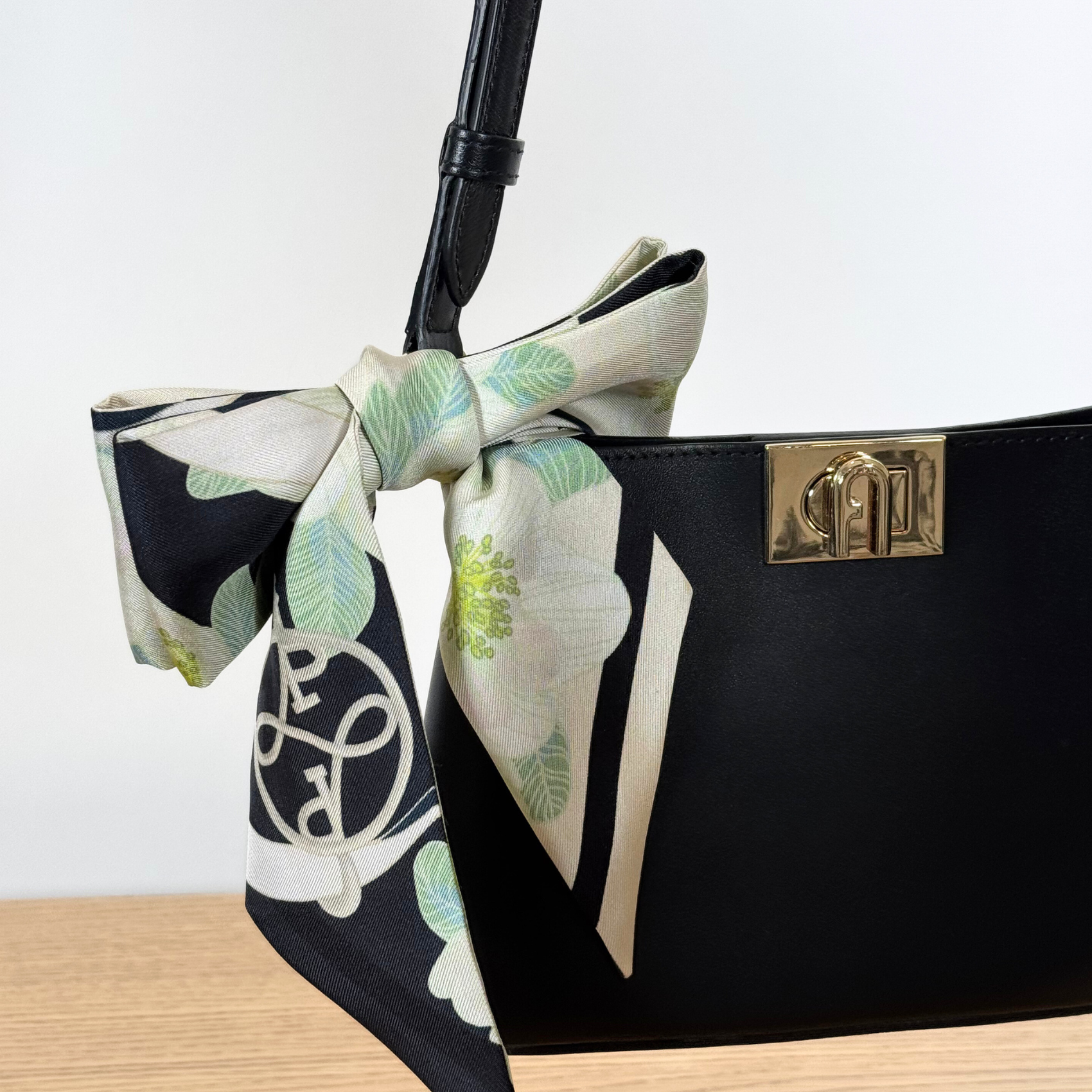 Twilly Bow Guide – Add Elegance to Your Bag