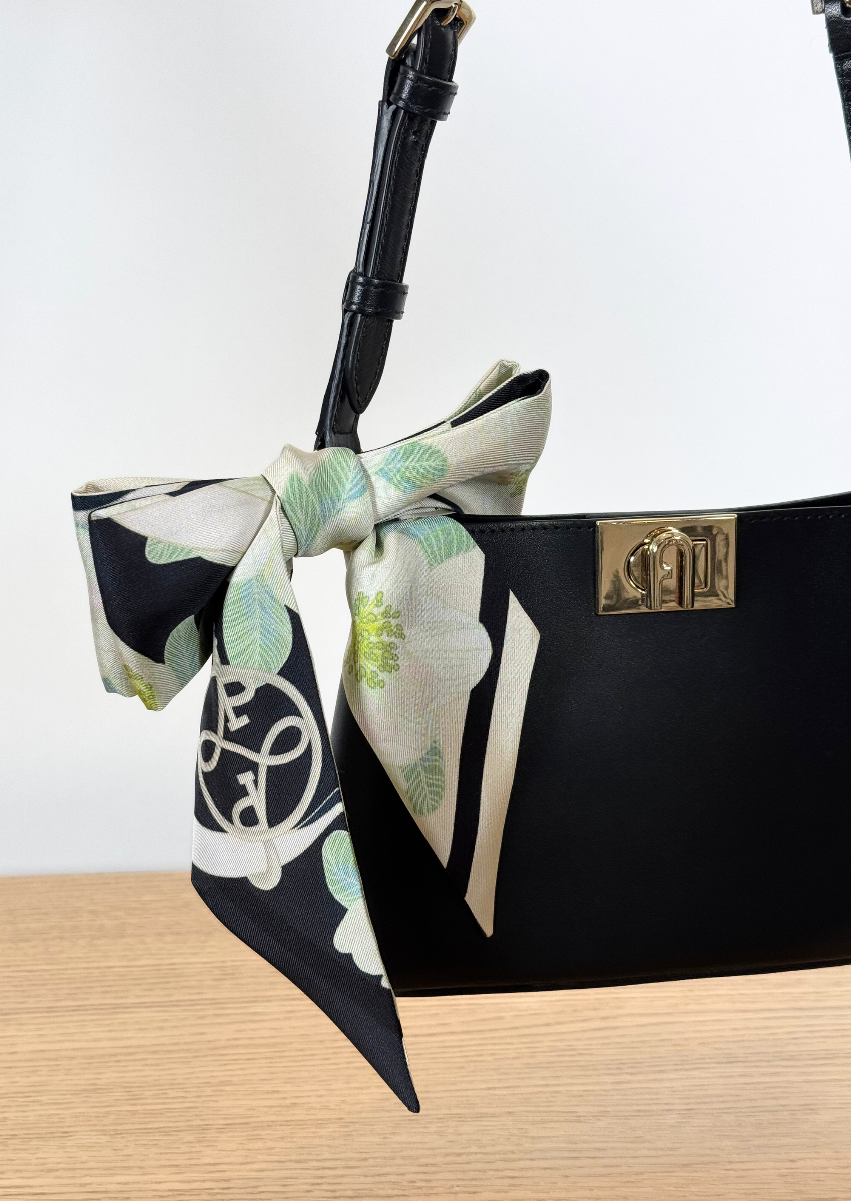Twilly Bow Guide – Add Elegance to Your Bag